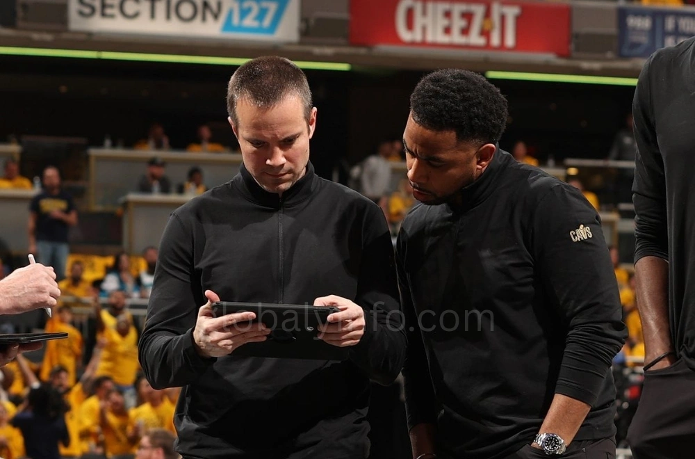 Suns Fans Vote: Bryant or Ott for Assistant Coach